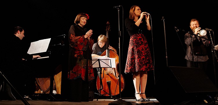 Sabine Kühlich (voc, sax), Sheila Jordan (voc), Klaus Osterloh (tpt), Stefan Michalke (p), Stefan Werni (b)