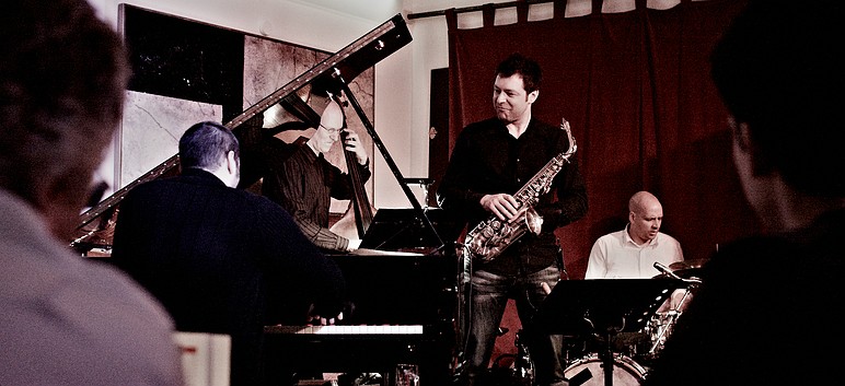 Stefan Michalke (p), Manni Hilgers (b), Eike Drück (as,ts), Steffen Thormählen (d) Stefan Michalke (p), Manni Hilgers (b), Eike Drück (as,ts), Steffen Thormählen (d)