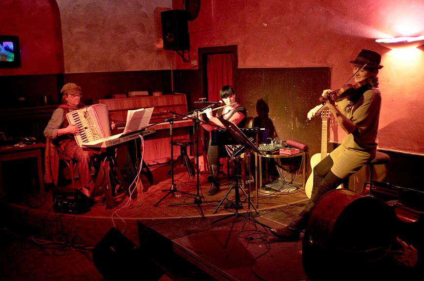 He Joe Schenkelberg, Sonja Mischor, Lilia Kirkov He Joe Schenkelberg, Sonja Mischor, Lilia Kirkov